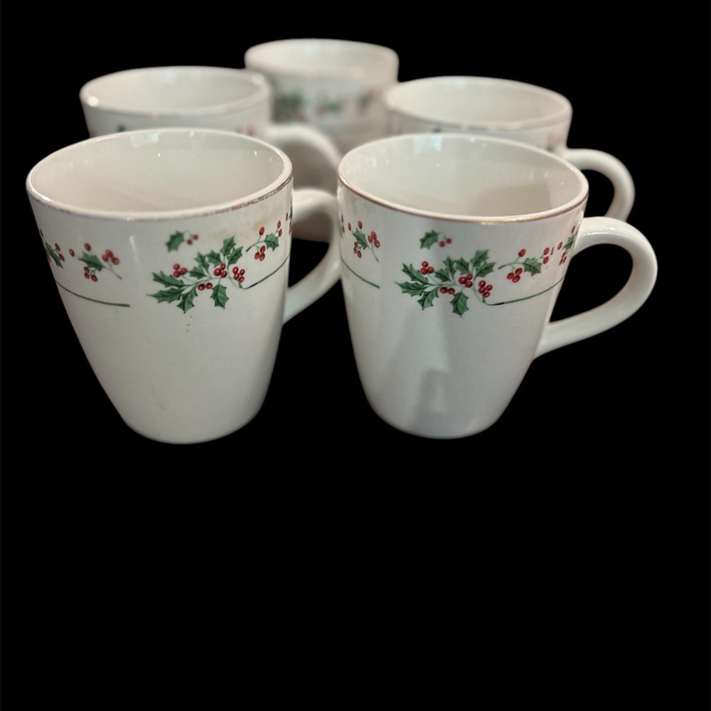 Festive Holly Berry Mug Set